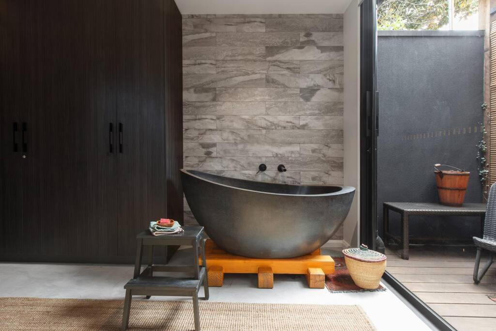 Zen State Of Mind - Calming Richmond Retreat Hotel เมลเบิร์น ภายนอก รูปภาพ